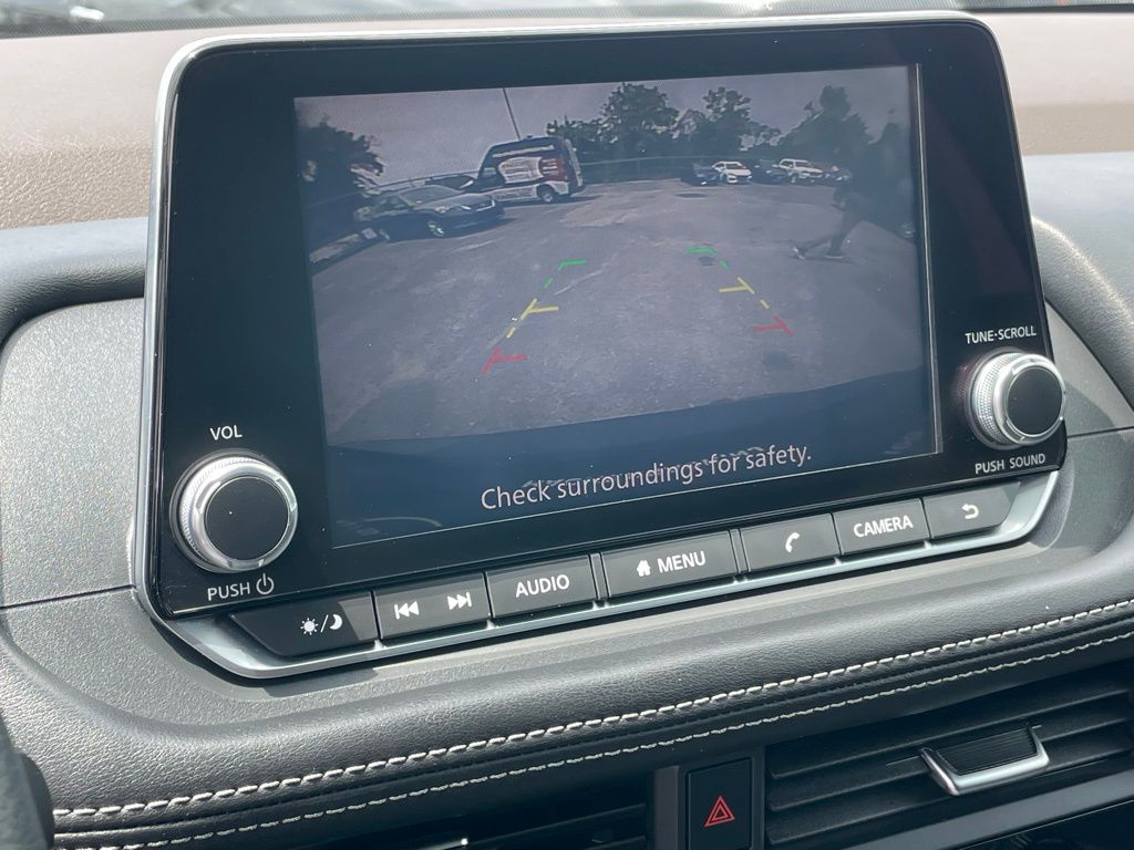 Vehicle image 14 of 22