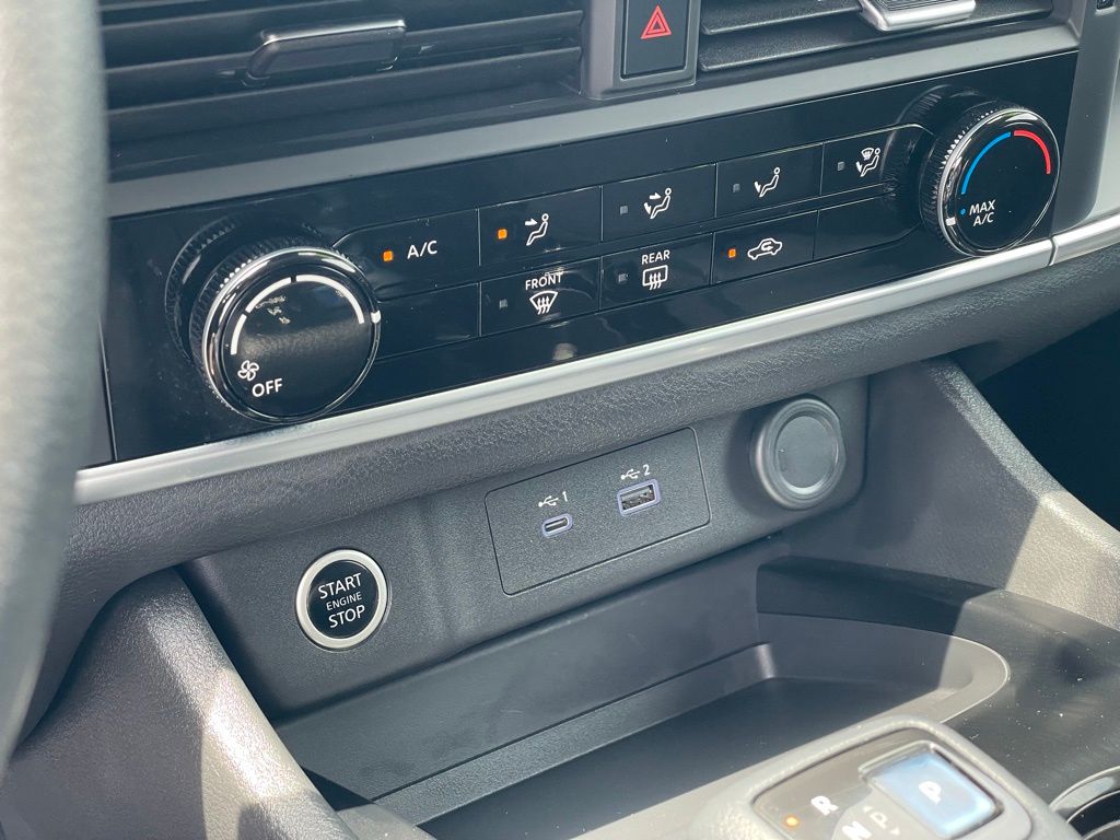 Vehicle image 16 of 22