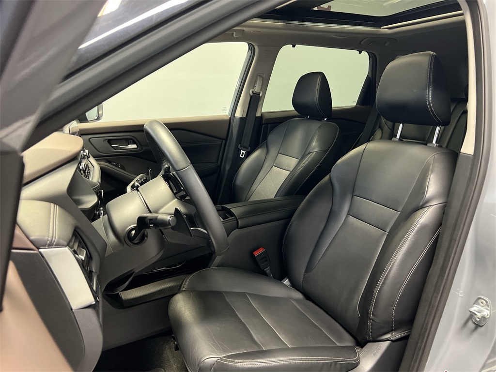 Vehicle image 19 of 32