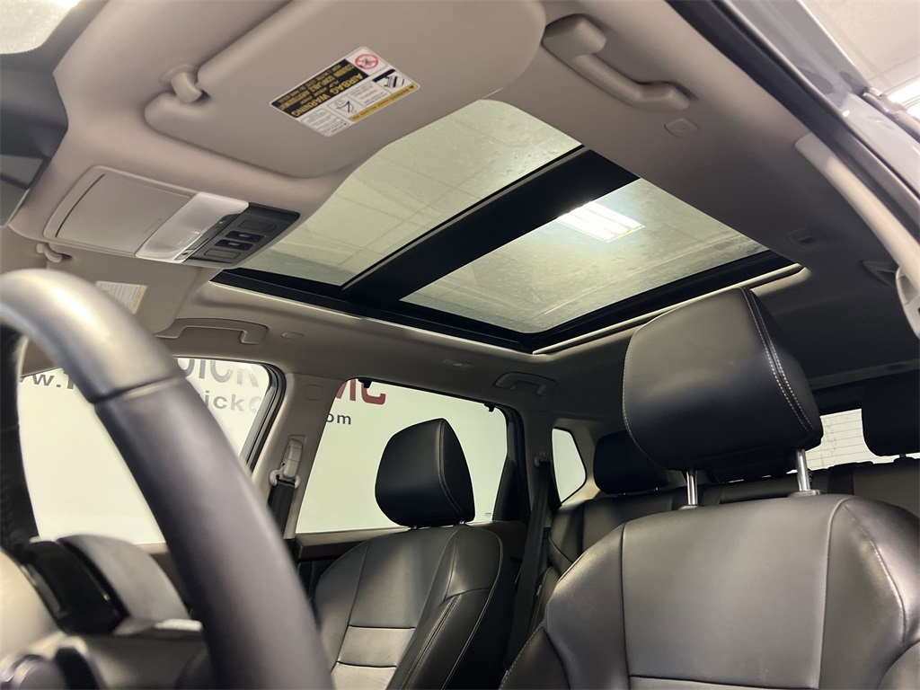 Vehicle image 18 of 32