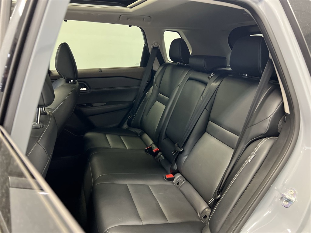 Vehicle image 23 of 32