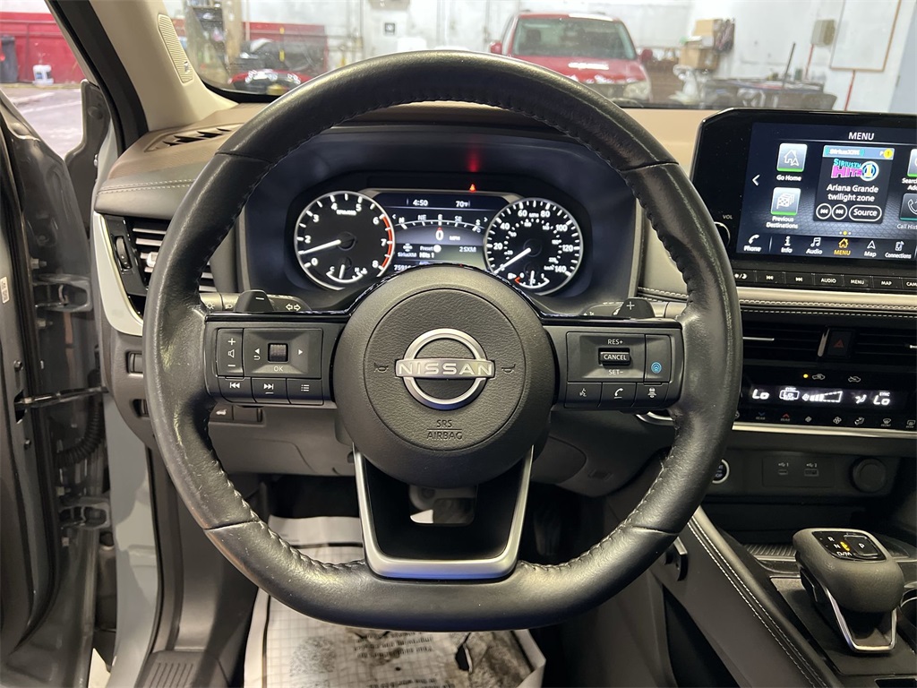 Vehicle image 11 of 32