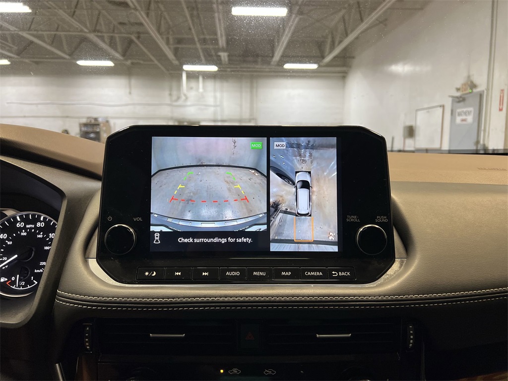 Vehicle image 15 of 32