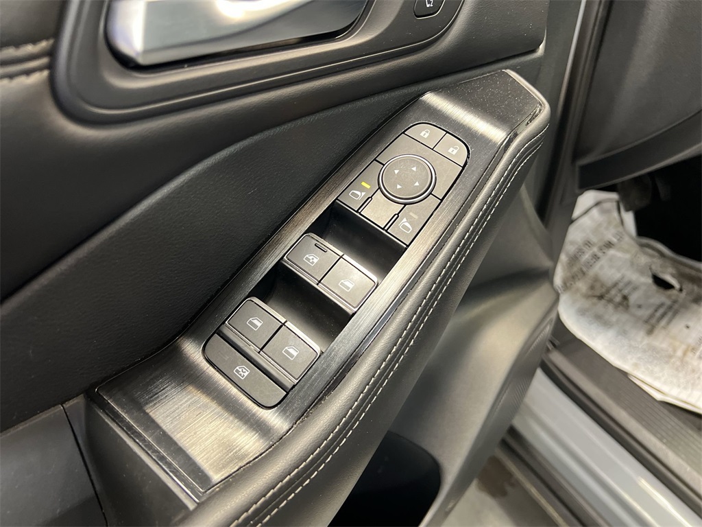 Vehicle image 22 of 32