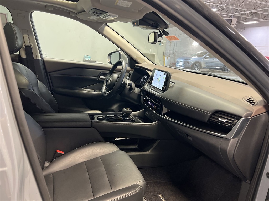 Vehicle image 26 of 32