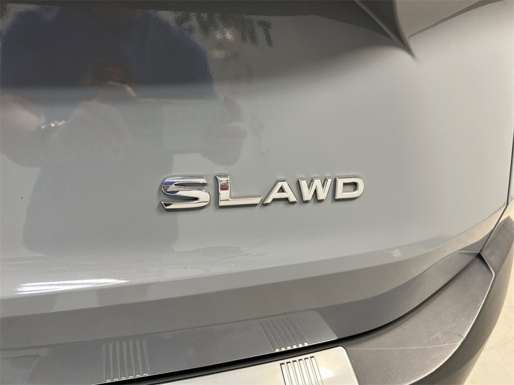 Vehicle image 29 of 32