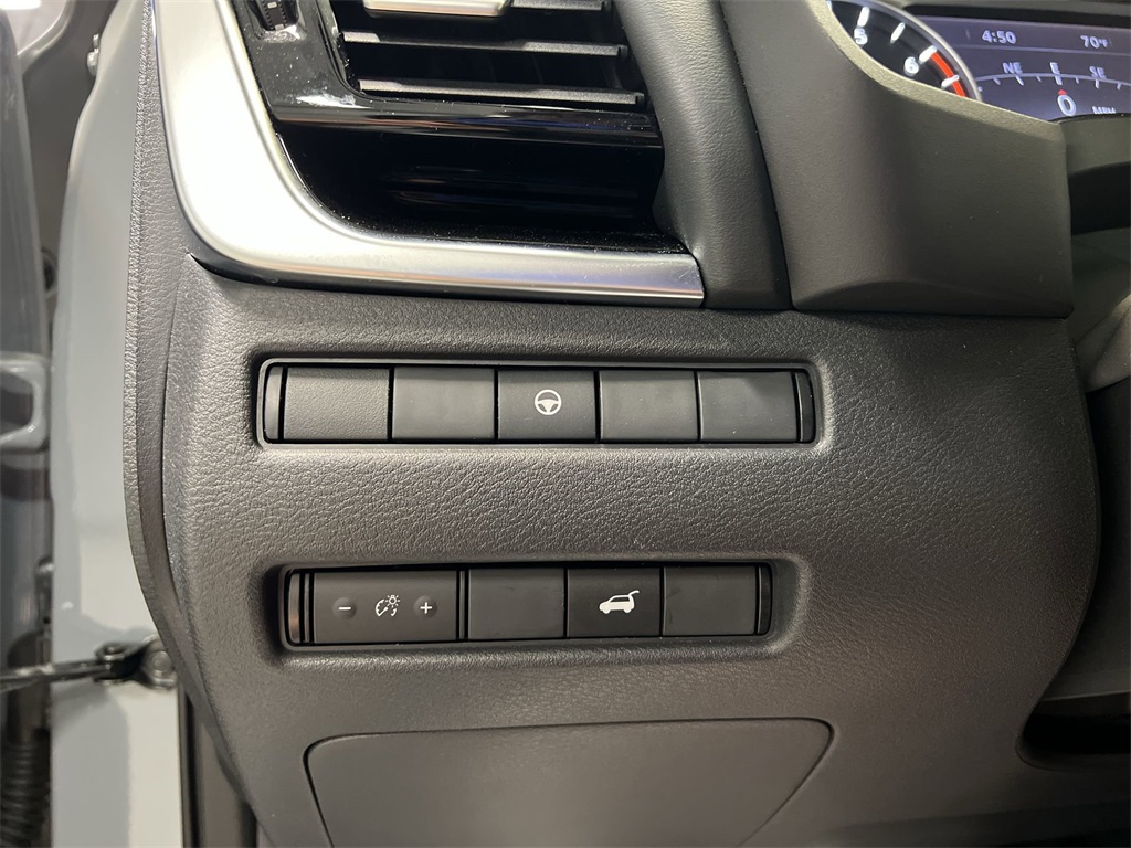Vehicle image 17 of 32