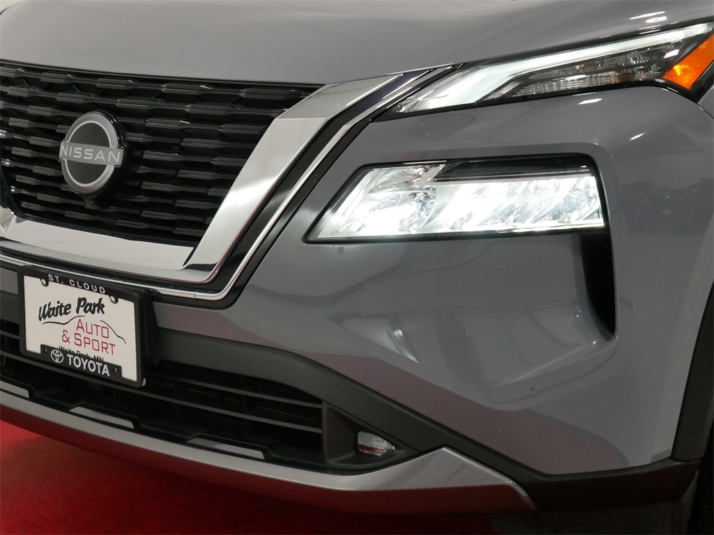 Vehicle image 10 of 33