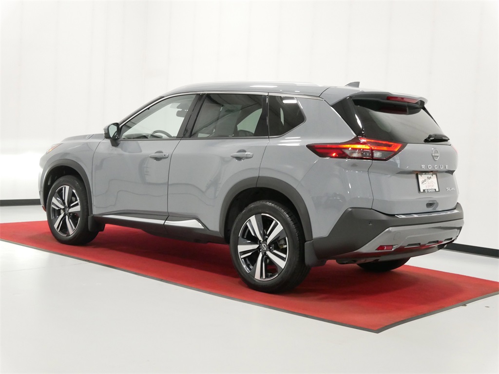 Vehicle image 7 of 33