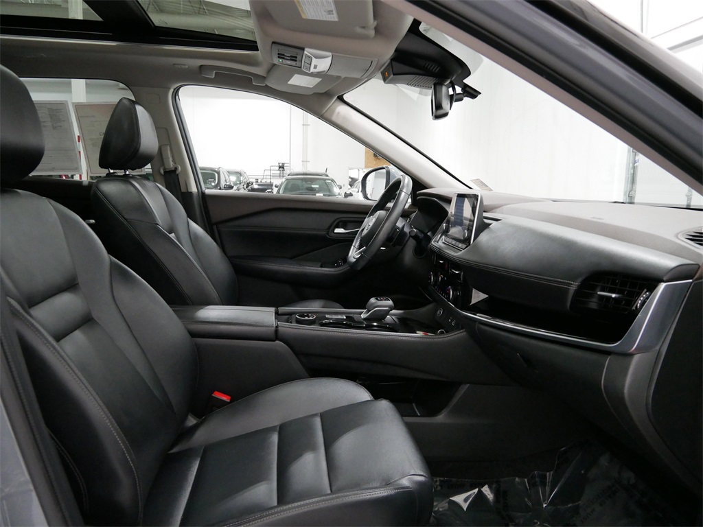Vehicle image 27 of 33