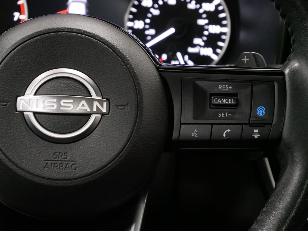 Vehicle image 23 of 33