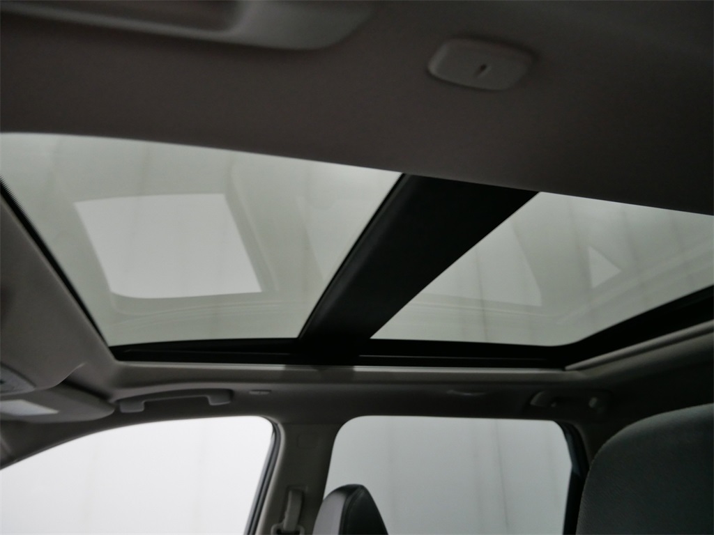 Vehicle image 13 of 33