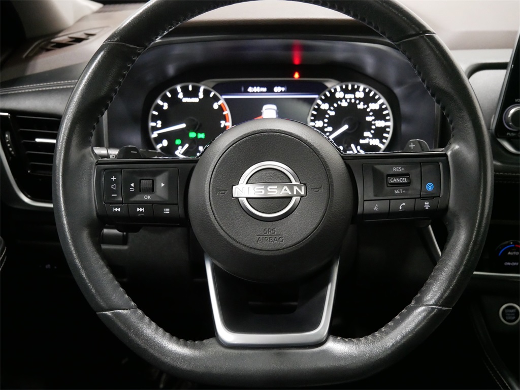 Vehicle image 21 of 33