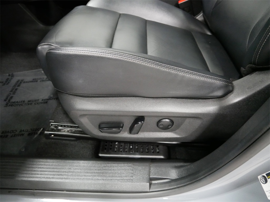 Vehicle image 12 of 33