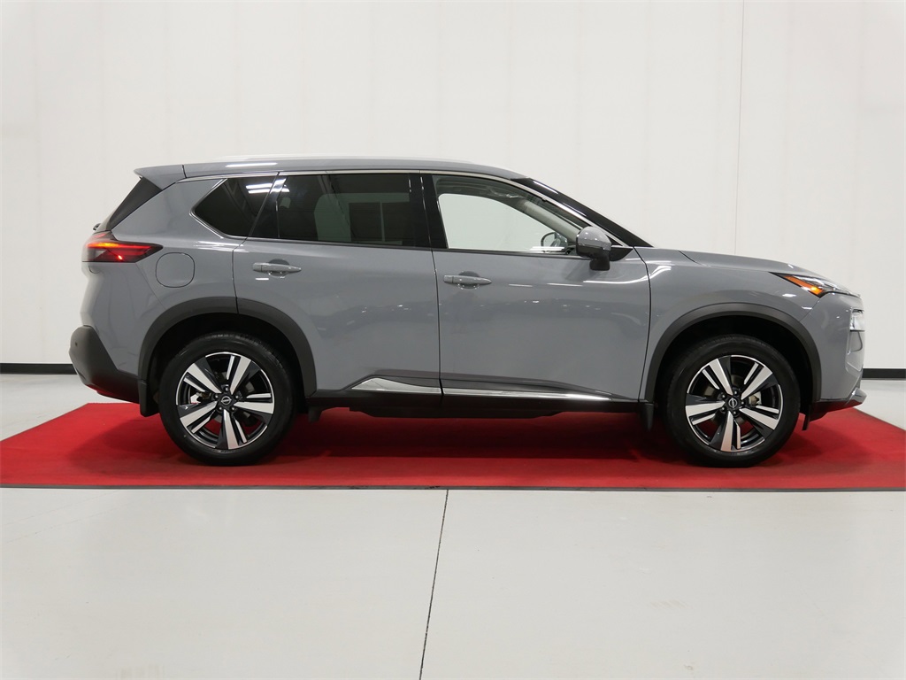 Vehicle image 4 of 33