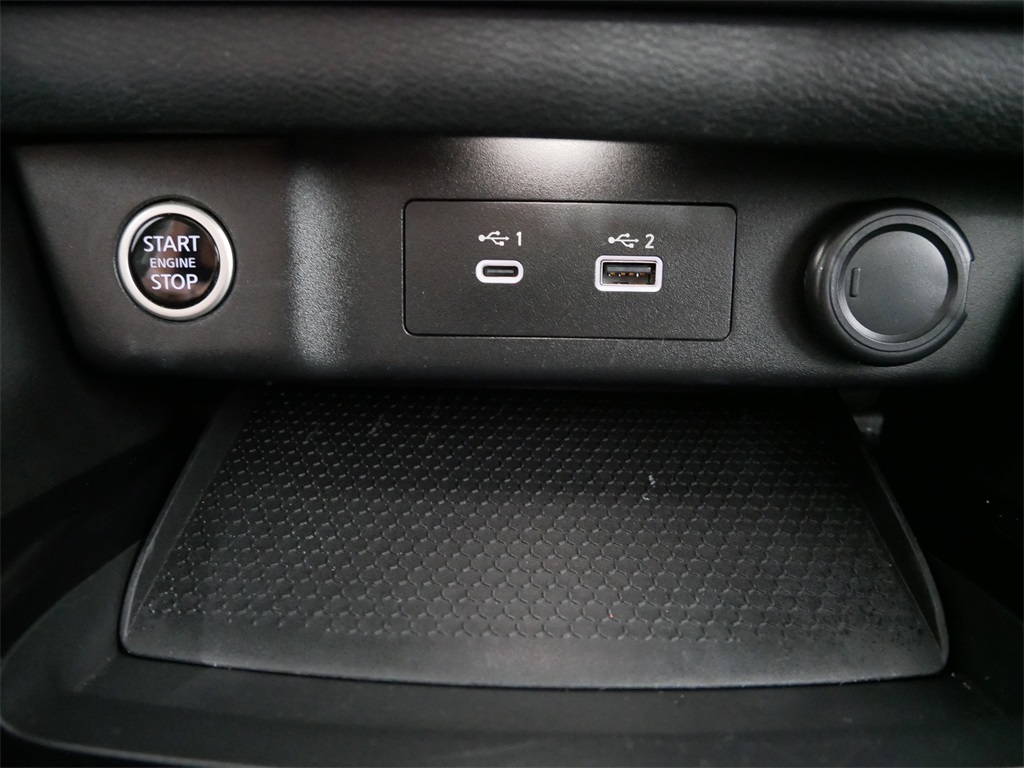 Vehicle image 32 of 33