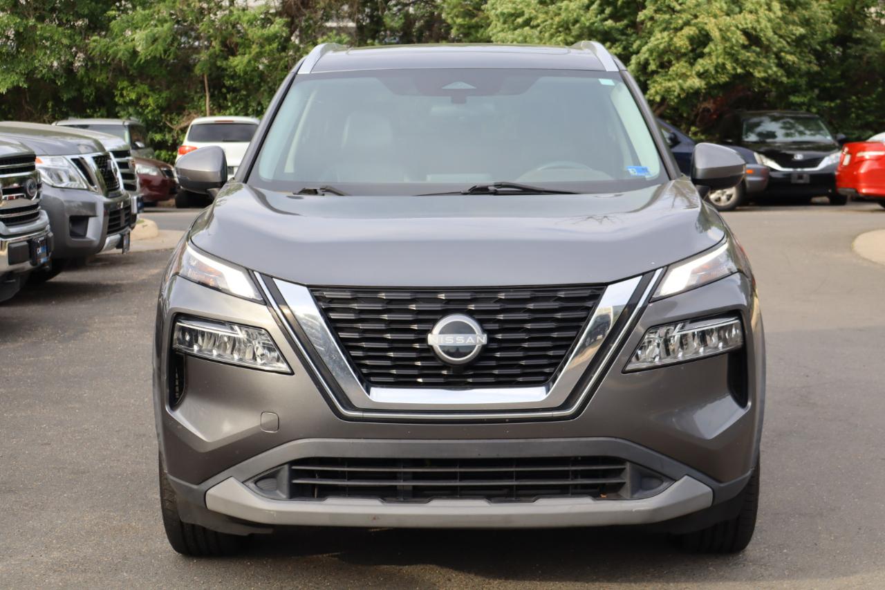 2022 Nissan Rogue SV Image 2 of 34