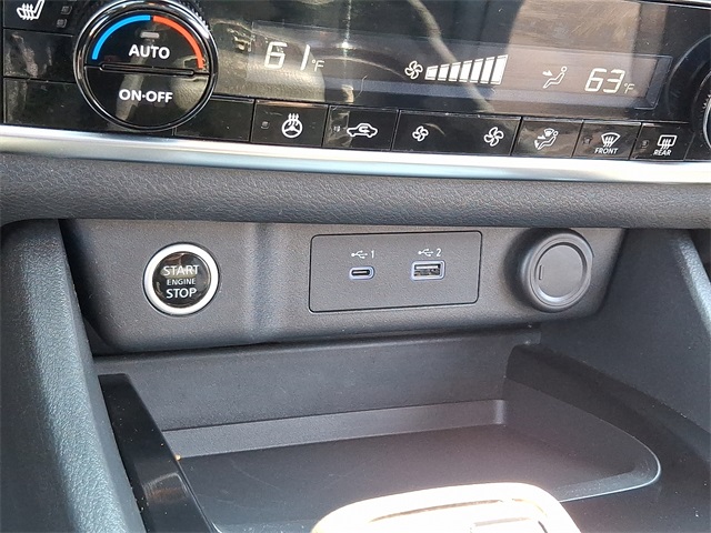 Vehicle image 27 of 31