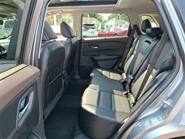 Vehicle image 10 of 31