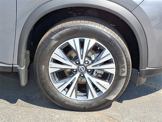 Vehicle image 8 of 31