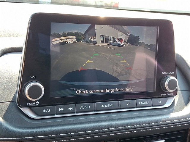 Vehicle image 17 of 31