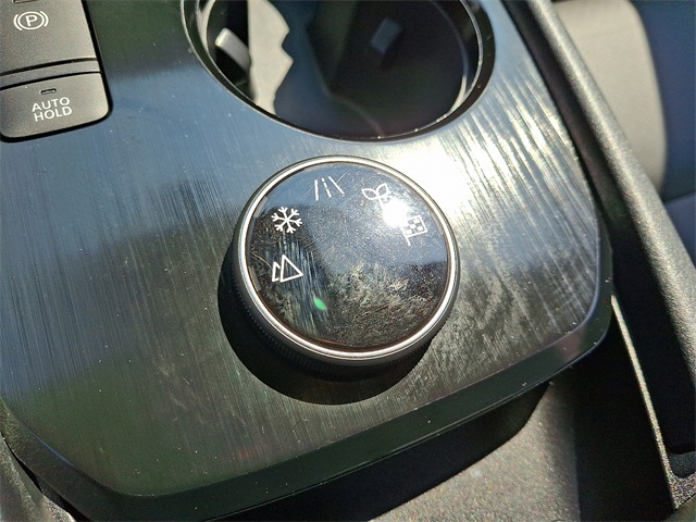 Vehicle image 24 of 31