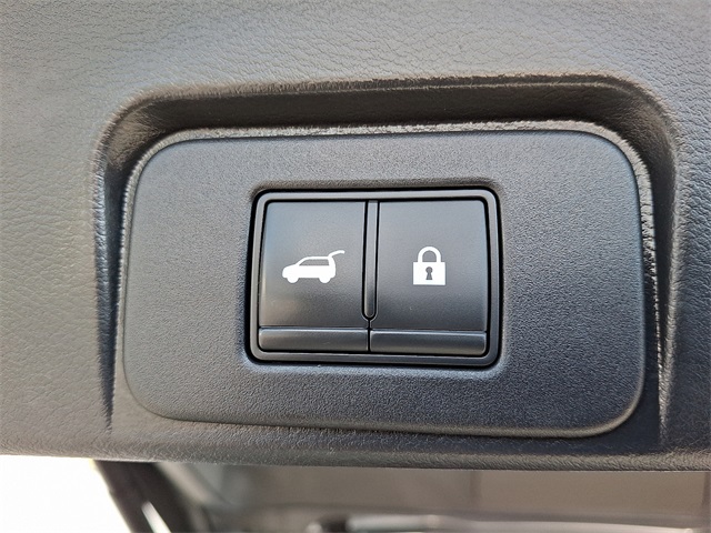 Vehicle image 23 of 31