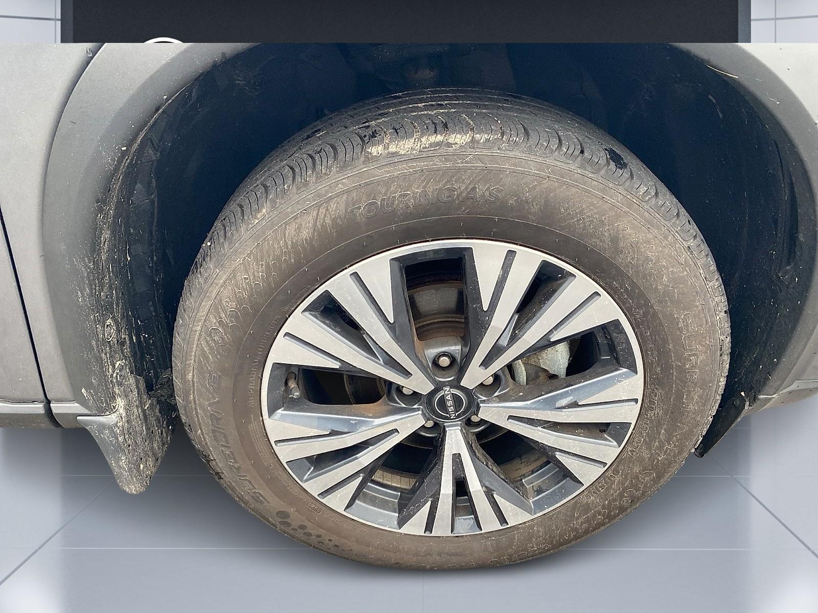 Vehicle image 8 of 26
