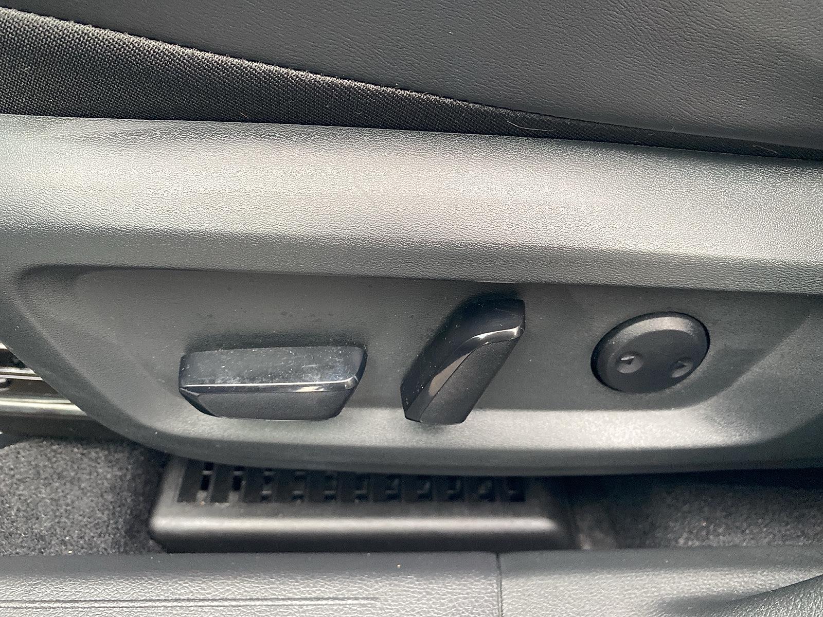 Vehicle image 18 of 26