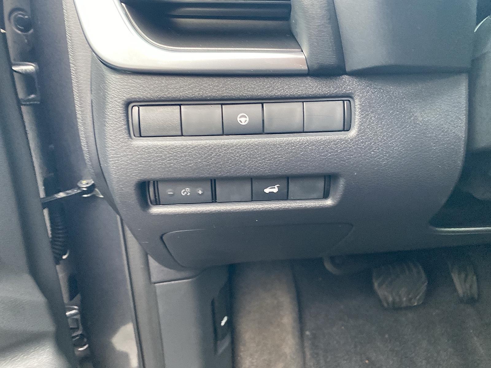 Vehicle image 24 of 26