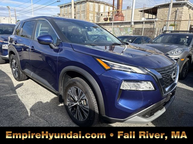 2022 Nissan Rogue SV Image 3 of 32