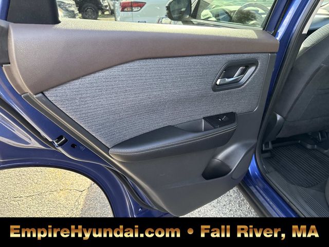 2022 Nissan Rogue SV Image 29 of 32