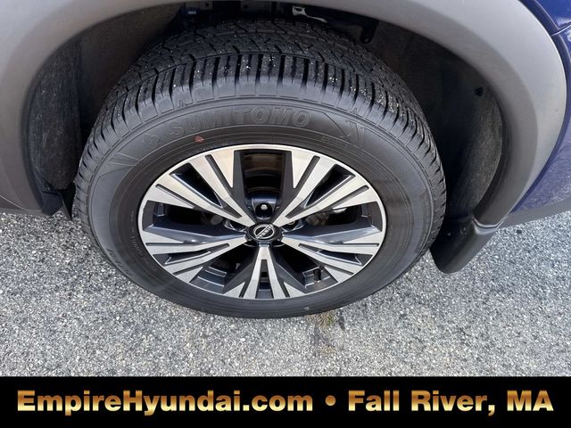 2022 Nissan Rogue SV Image 9 of 32