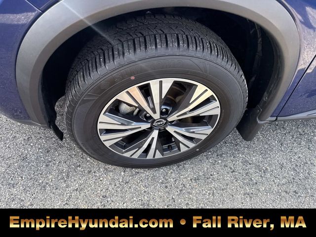 2022 Nissan Rogue SV Image 8 of 32