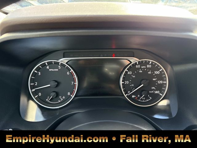 2022 Nissan Rogue SV Image 14 of 32