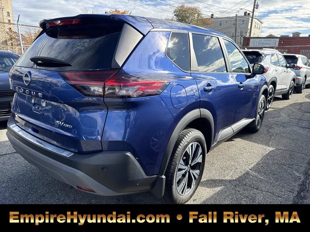 2022 Nissan Rogue SV Image 4 of 32