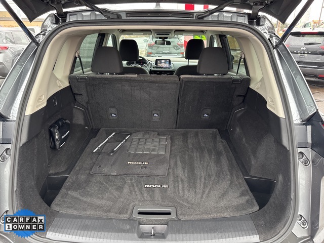 Vehicle image 21 of 35