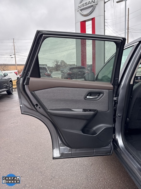 Vehicle image 13 of 35