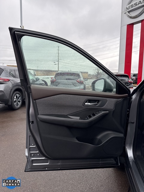 Vehicle image 11 of 35