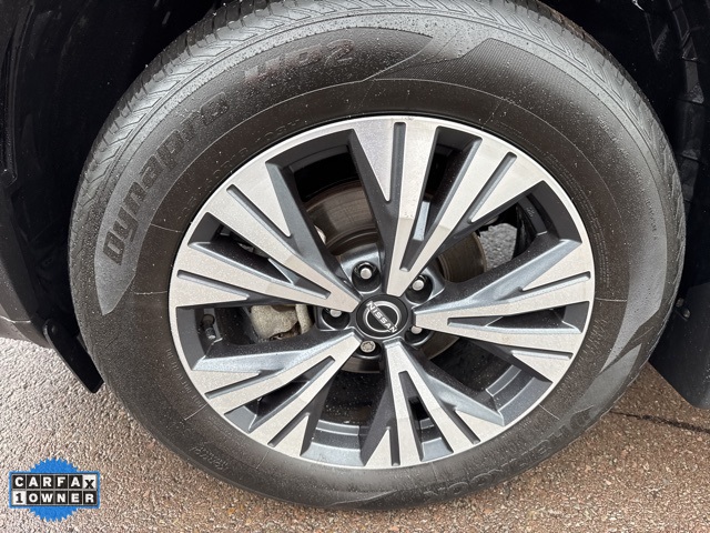Vehicle image 32 of 35