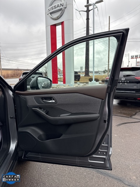 Vehicle image 15 of 35