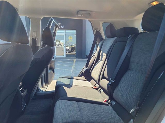 Vehicle image 23 of 40