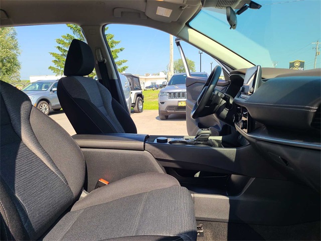 Vehicle image 19 of 40