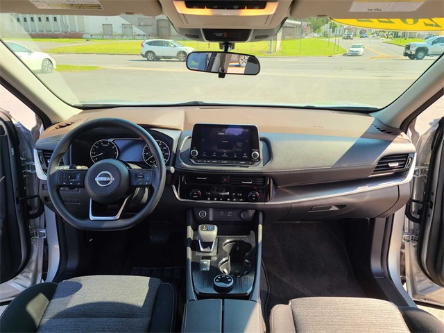 Vehicle image 12 of 40