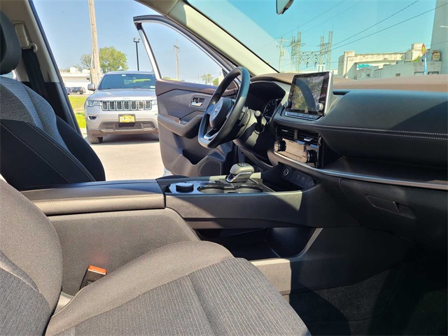 Vehicle image 17 of 40