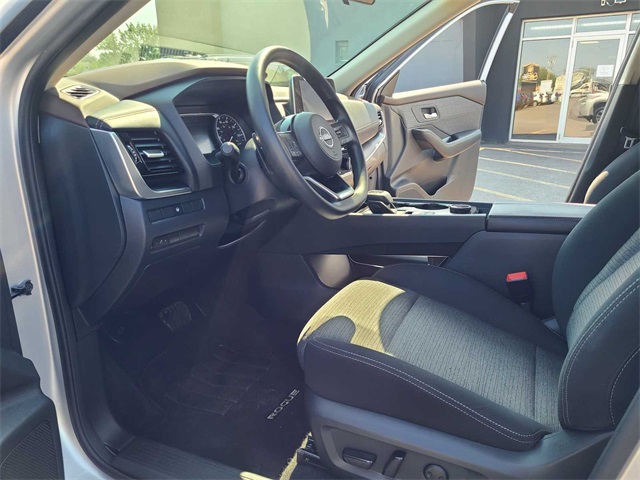 Vehicle image 14 of 40