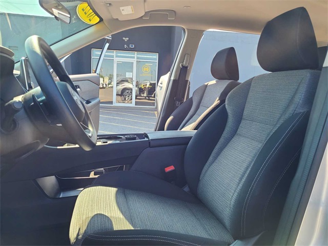 Vehicle image 15 of 40