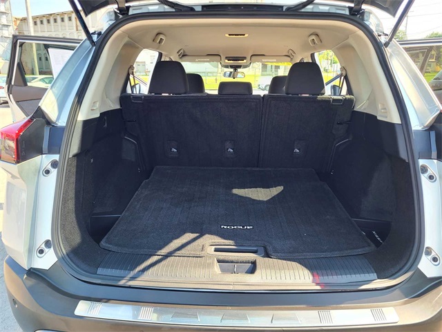 Vehicle image 24 of 40