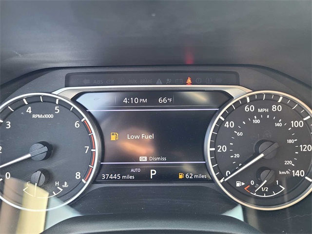 Vehicle image 25 of 40