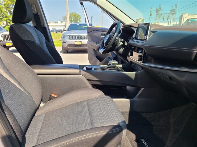 Vehicle image 18 of 40